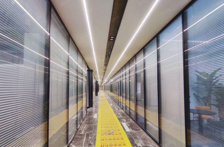 常平镇原房东楼上精装修轻工业厂房，可做电商贸易办公展厅研发等