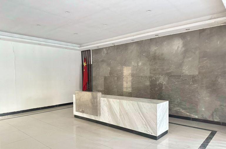 租金9.9元实际面积出租，常平精装修厂房出租，全新地坪漆