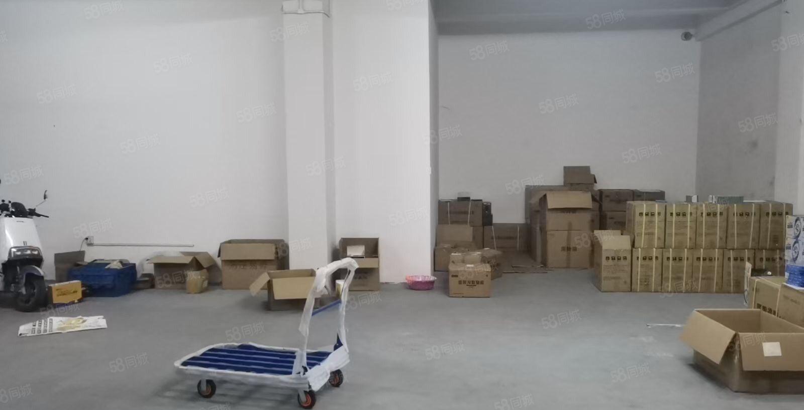 常平新出带电梯楼上260平厂房