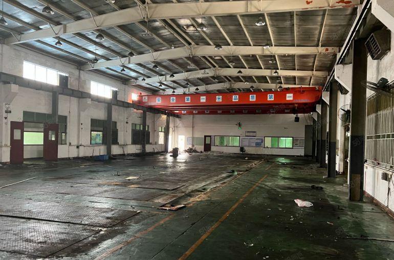 常平现成行车砖墙到顶1500平方，中间无柱子