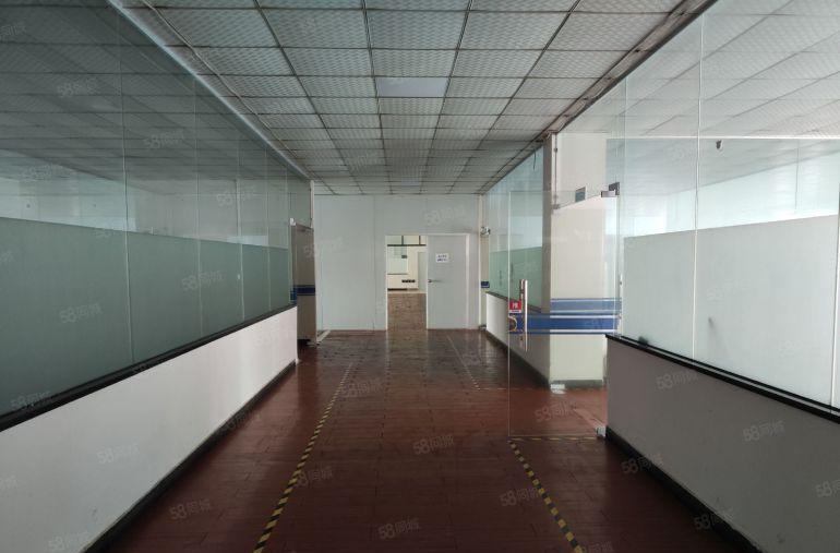 常平新出楼上2500平精装修厂房，面积很实在，价格便宜空地大