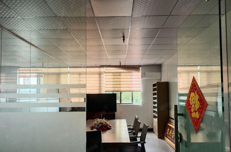 原房东独门独院三层厂房出租，空地大好进出货，工业用地可办环评