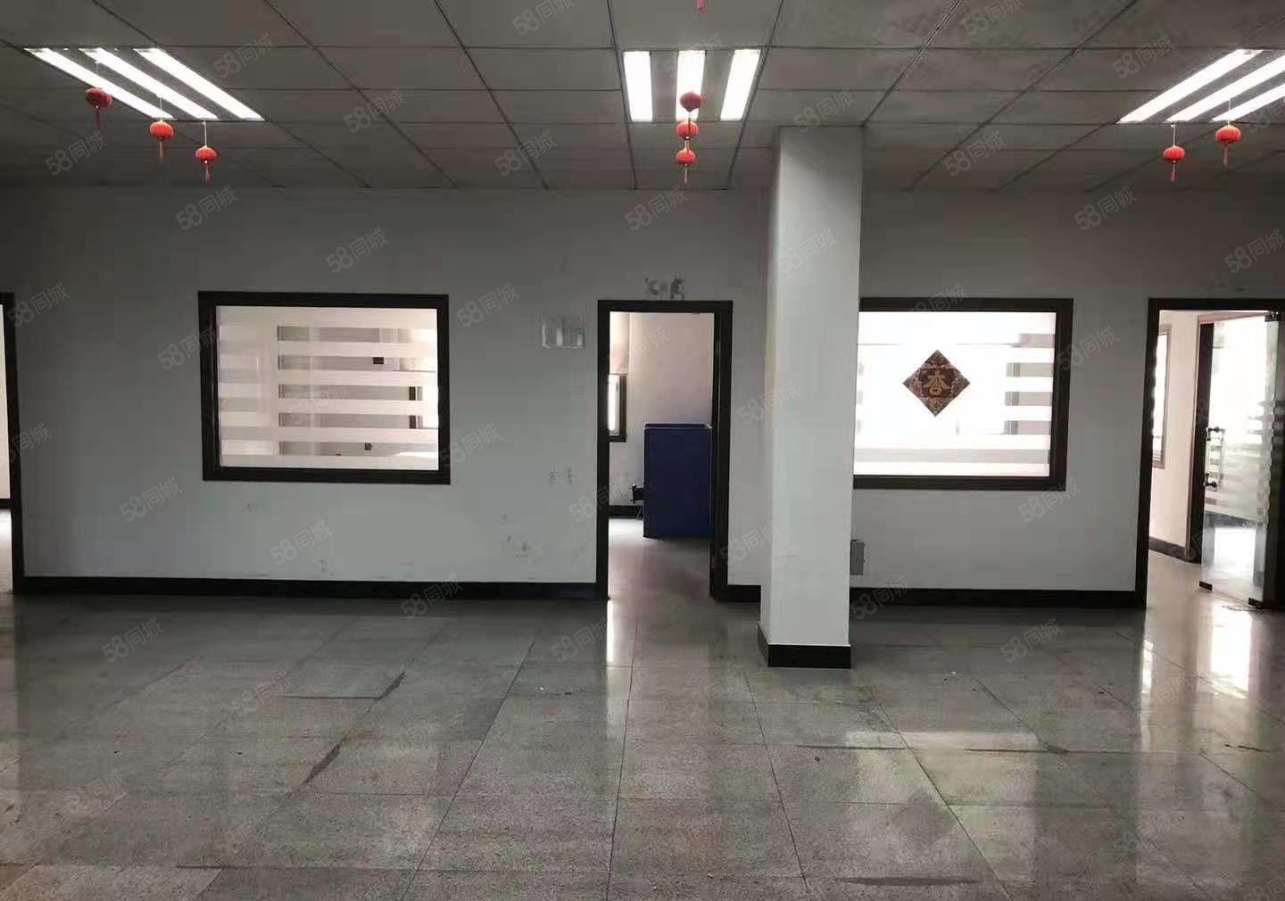 常平天鹅湖一楼2200平6米高厂房招租。水电到位带装修