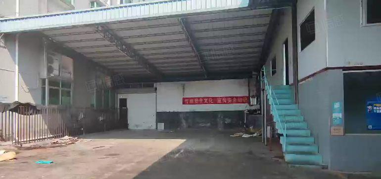 常平镇单一层砖墙到顶独院8米高带航车，带现成装修办公室低价租