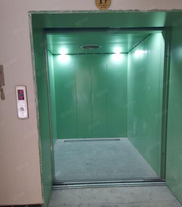 现成装修办公室电梯厂房3楼580平方出租