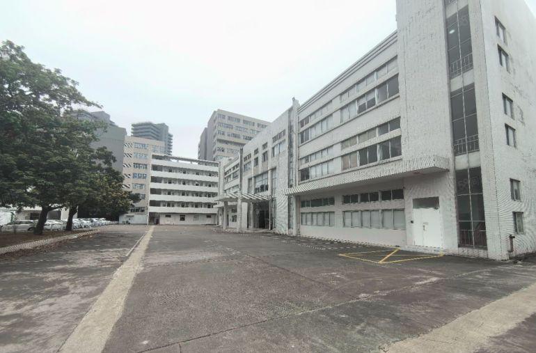 常平村委独院厂房5500平空地超大价格超低看中就租