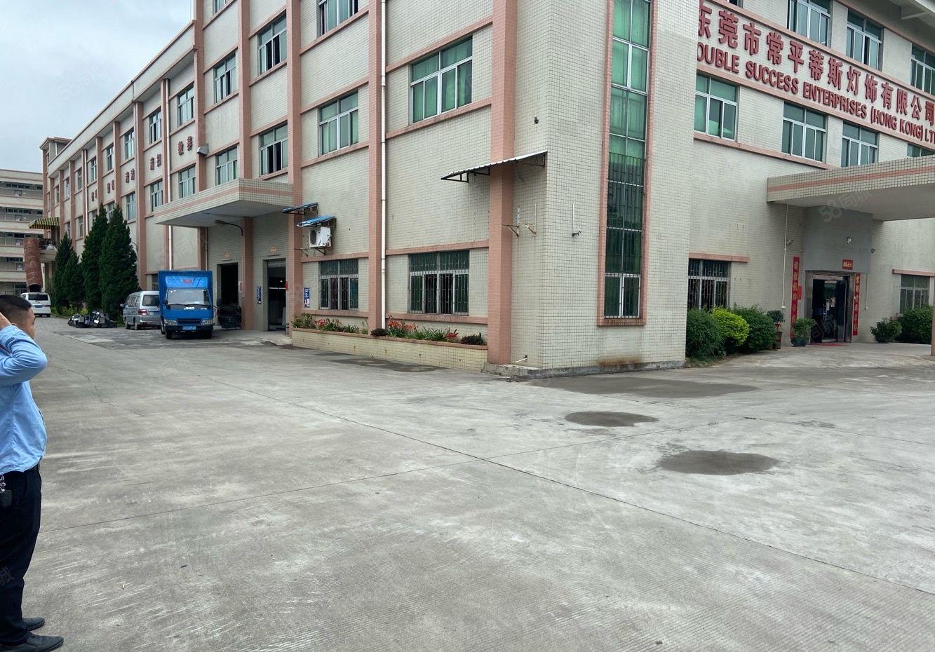 原房东分租标准厂房一楼800平方，层高5米，水电线路齐全