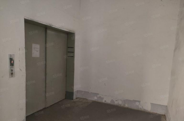 厚街三屯原房东分租楼上1950平方现成办公室地坪漆价格8块