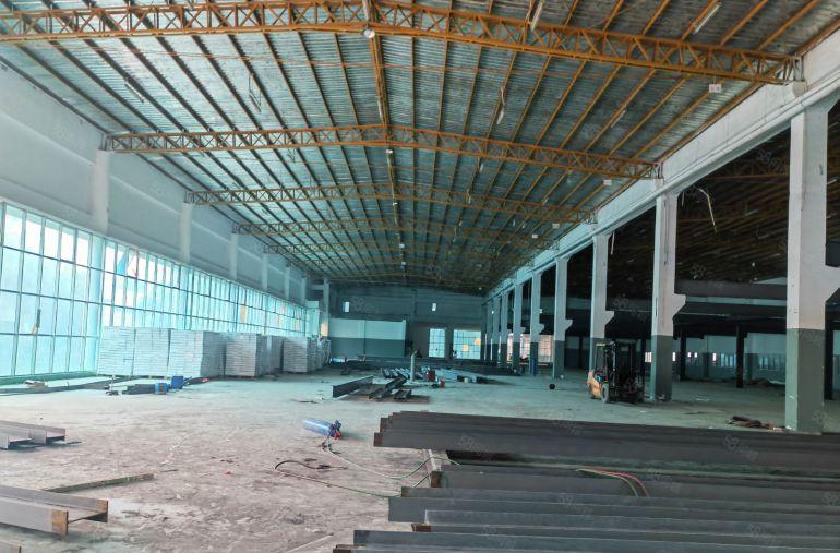 厚街镇带卸货平台厂房出租，4500平方，形象好，空地大，