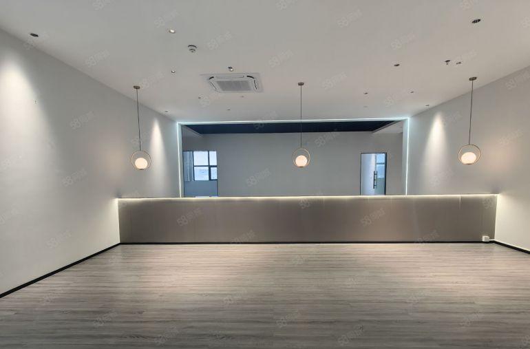 厚新出楼上厂豪华装修900平方 ，带中央空调，办公工厂均可