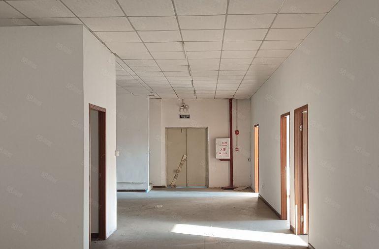 厚街原房东独院厂房三楼900平无公摊出租！有办公室，可办环评