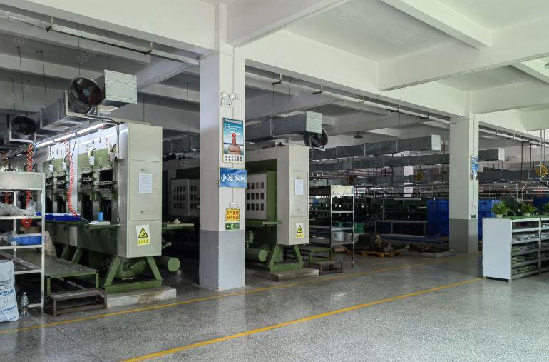 厚街下汴园区一千平方起租现成精装办公水电地坪漆整层2000平