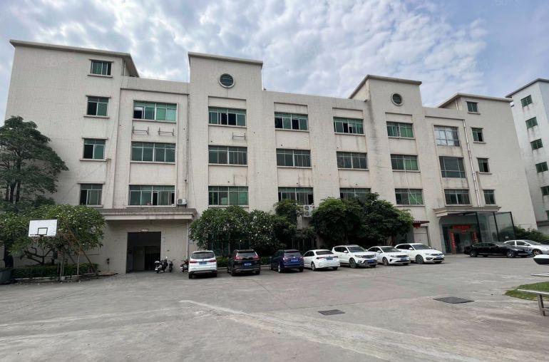 厚街楼上1700平方精装修厂房出租，环境好，价格便宜