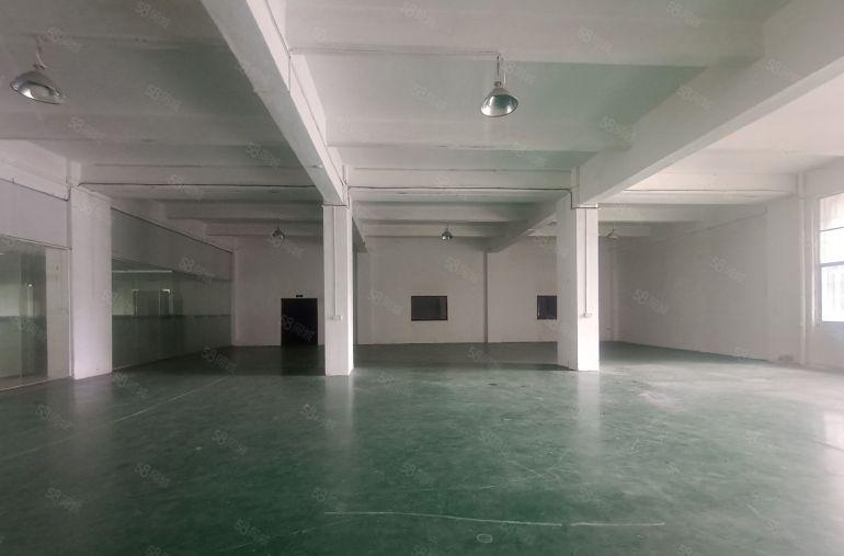 厚街工业园区一楼1000平方厂房出租采光好主路边上可分租