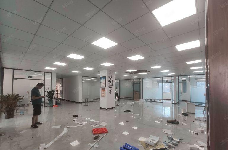 厚街体育公园三楼2000平方现成装修厂房出租