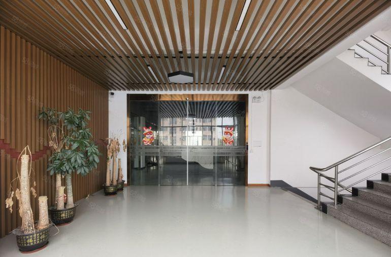 厚街三屯独院厂房一二楼整层分租自带精装办公水电每层2600平