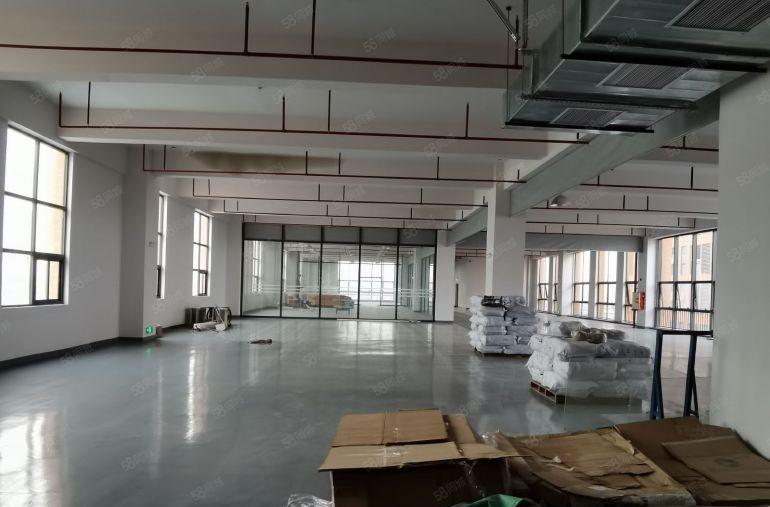 （带地坪漆）2500平带地坪现成办公室出租一手房东电费自己交
