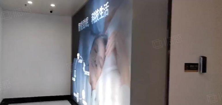 厚新出楼上厂豪华装修900平方 ，带中央空调，办公工厂均可