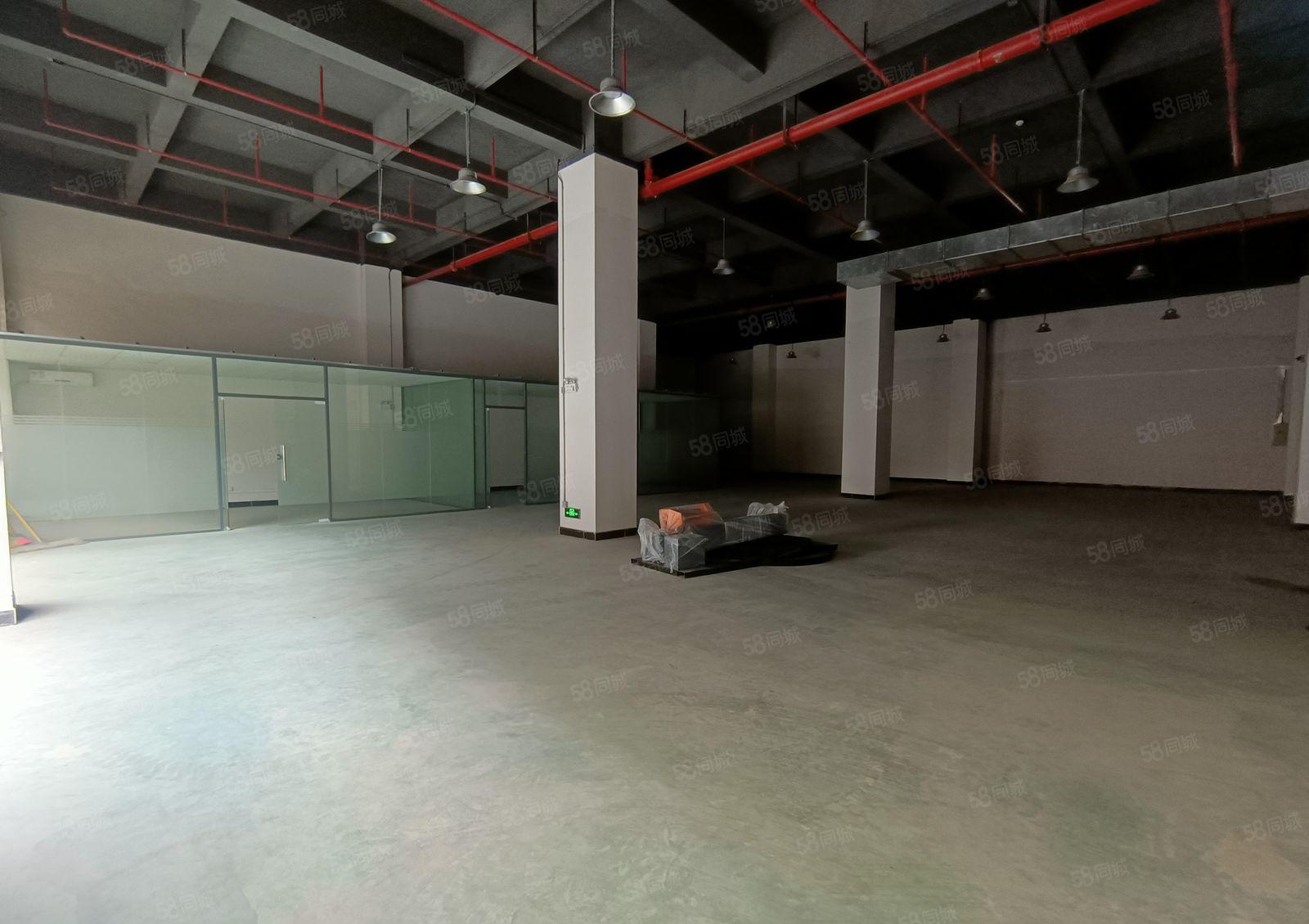 900平现成带装修6米高一楼厂房出租，有卸货平台，现成办公室