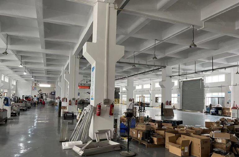 厚街新出原房东精装修一楼2500平低价厂房出租，高度6米