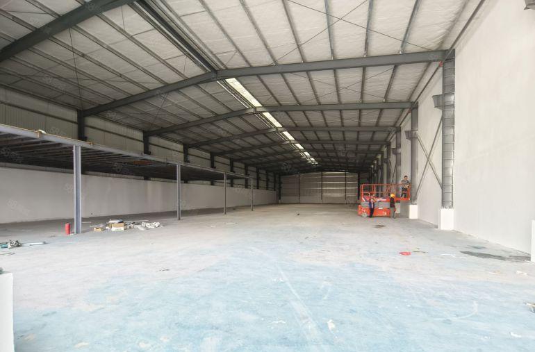 原房东单一层高度8米，带隔热层