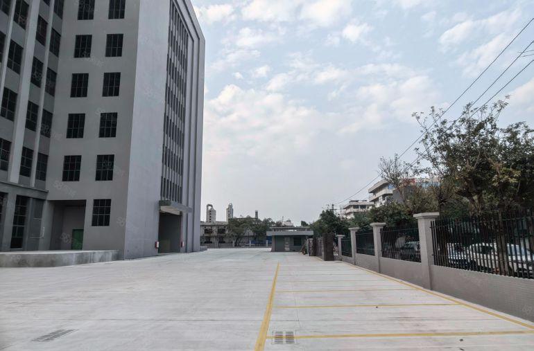 厚街全新高端厂房 3500 每层，两部客梯两部五吨货梯