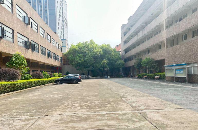 东莞厚街下只能汴原房东独门独院厂房出租，拎包生产