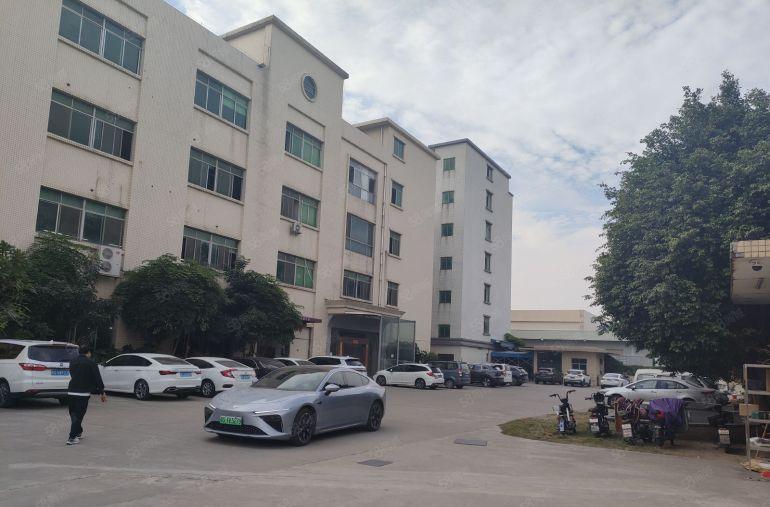 厚街镇原房东4楼分租厂房1700平方可以分租一半现在9元一平