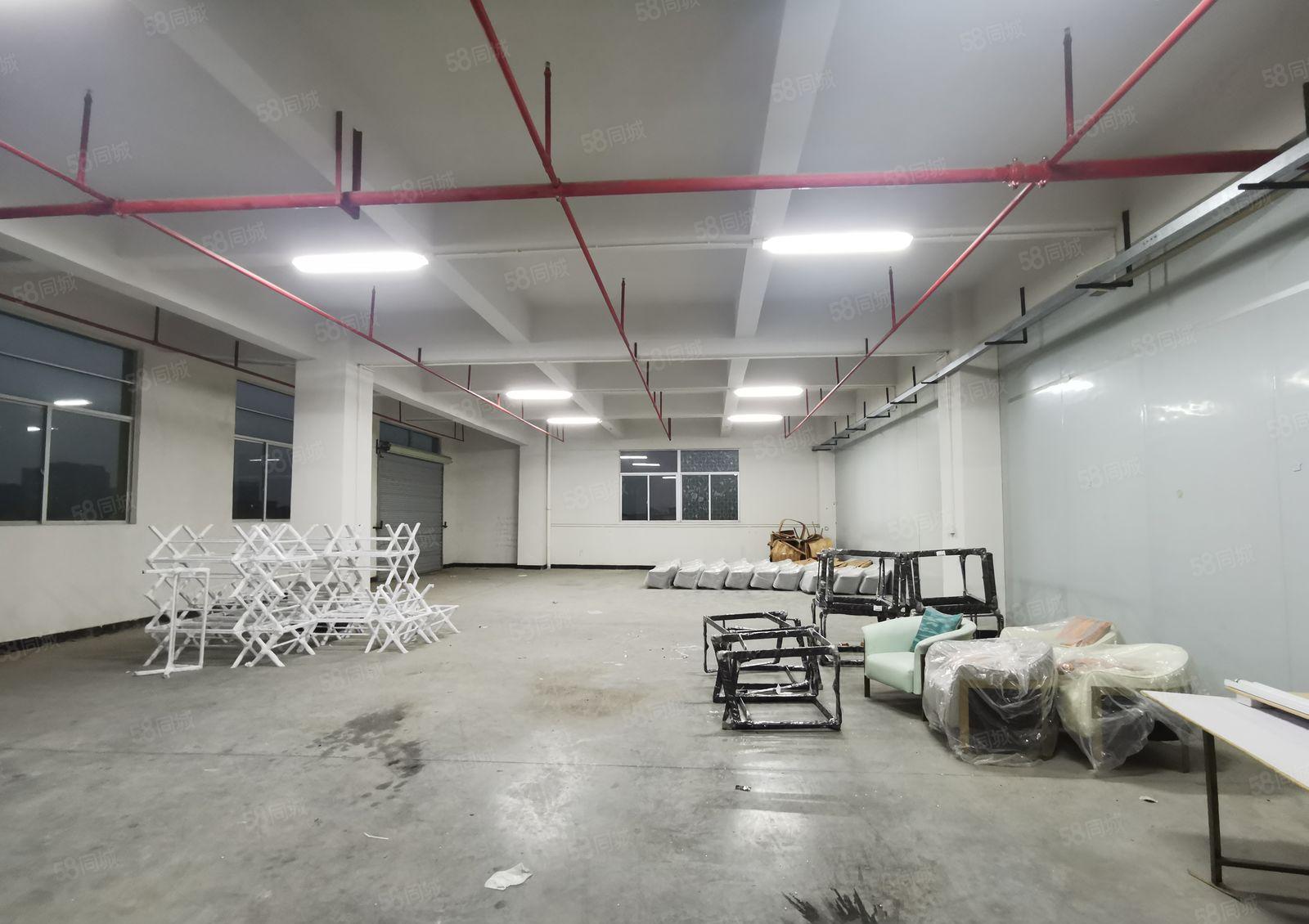 厚街镇双岗，合适仓库行业，3吨货梯，卸货方便，可以进大货车。