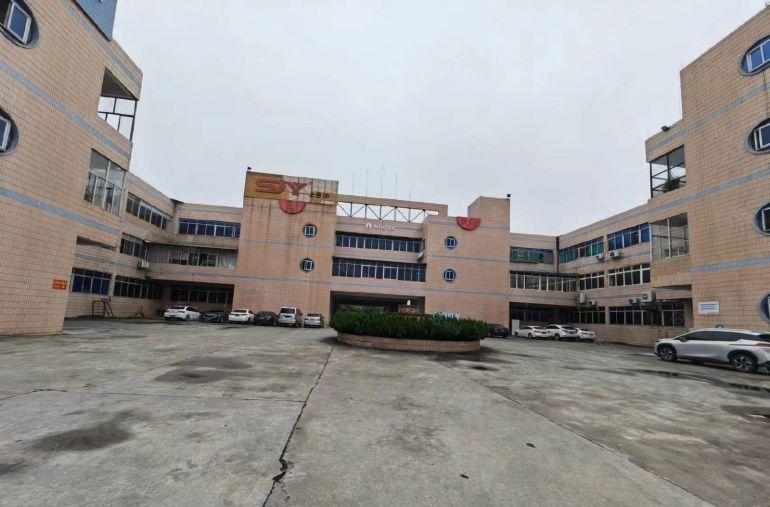 （现成装修办公）原房东独院一楼2500方厂房出租，消防水电齐