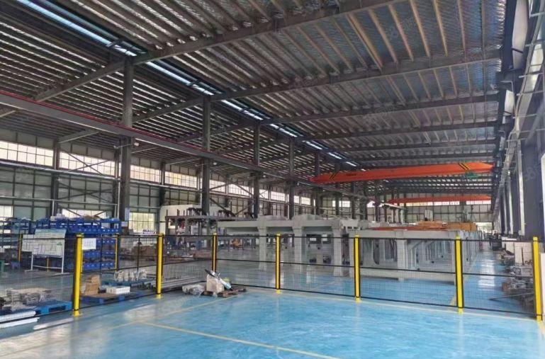 现成行车，高度12米。厚街原房东8000平方钢结构厂房招租