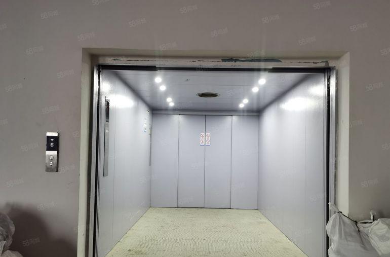 （带地坪漆）2500平带地坪现成办公室出租一手房东电费自己交