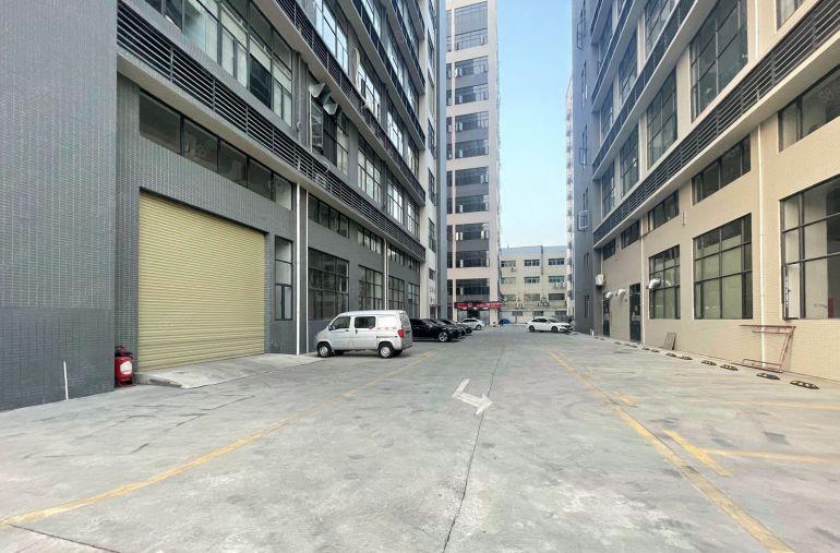 急租！全新厂房带航车一楼1300平方现成办公室水电地坪漆