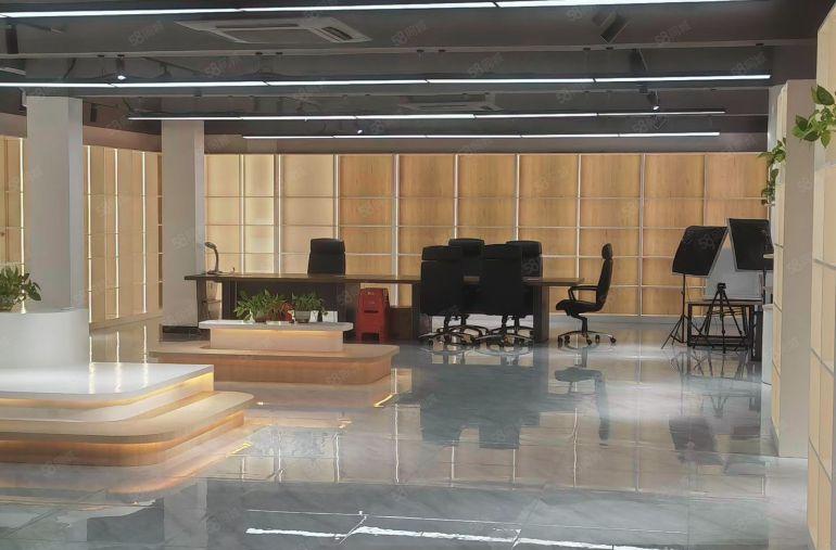 厚街靠南城标准小独院，现成装修有电梯