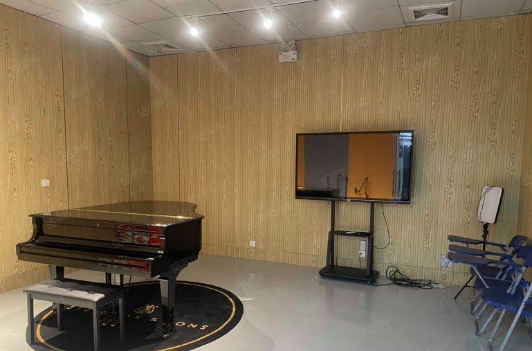 厚街汀山一手房东厂房2楼1650平方，现成装修，工业用地