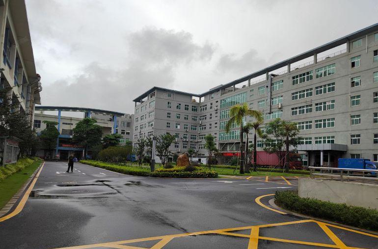 厚街横岗水库附近楼上800平厂房出租带装修水电齐全可拎包入驻