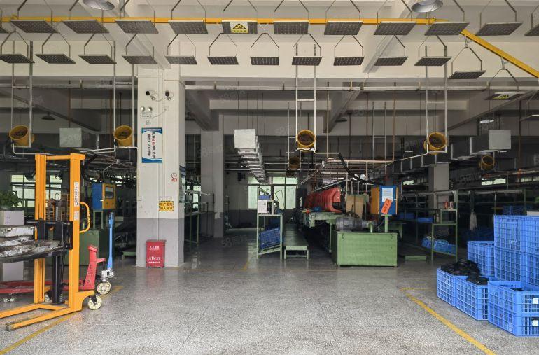 厚街下汴园区一千平方起租现成精装办公水电地坪漆整层2000平