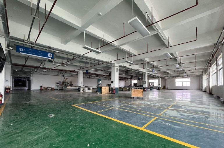 厚街下汴新出现成装修厂房1800平米，水电齐全！领包入驻