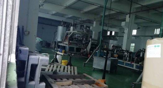 凤岗官井头 一楼高5.9米 带牛角厂房出租 近大马路边