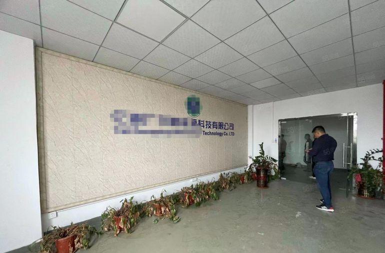 塘厦清湖头独栋厂房仓库580平现成装修地坪漆，2吨货梯无杂费