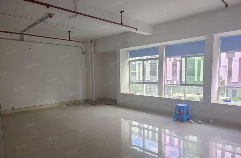 塘厦大坪高速路口新出3楼650平精装修厂房出租，带消防喷淋