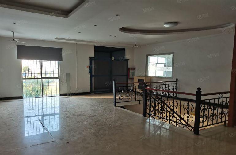 塘厦科苑城小独院二层2500平，空地大，带豪华精装修办公室。