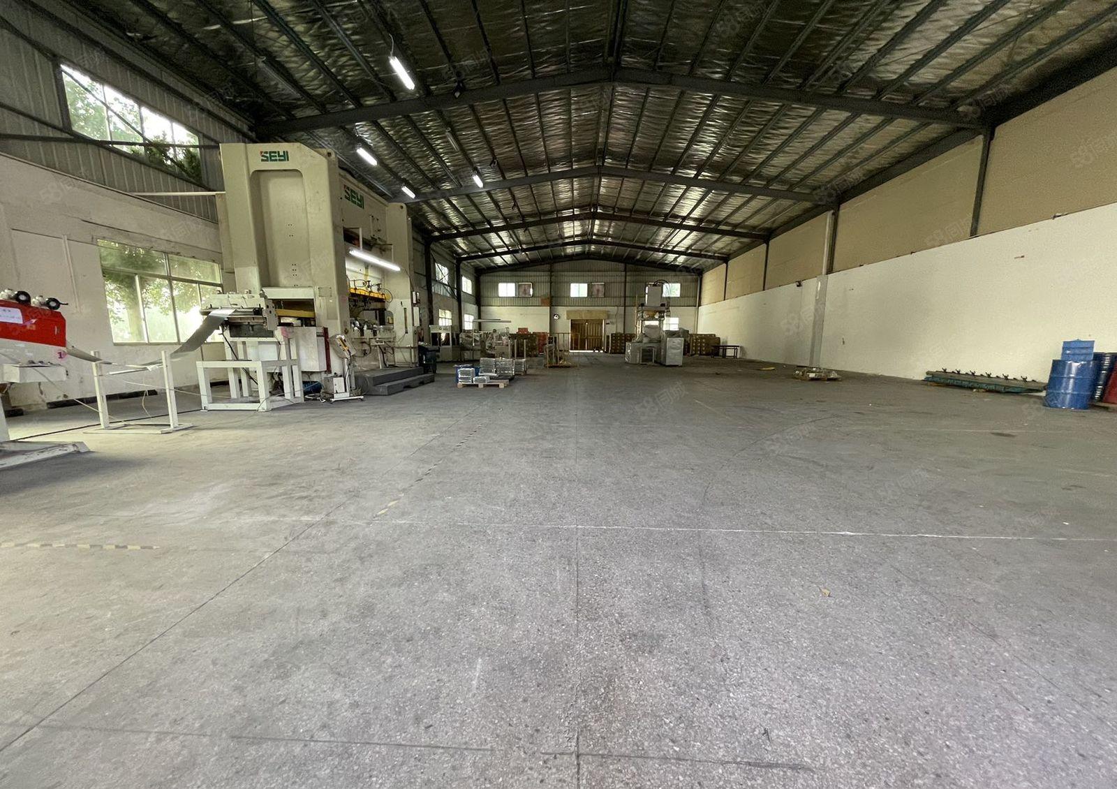 塘厦诸佛岭738平钢构厂房出租，空地可进20米拖车，高7米