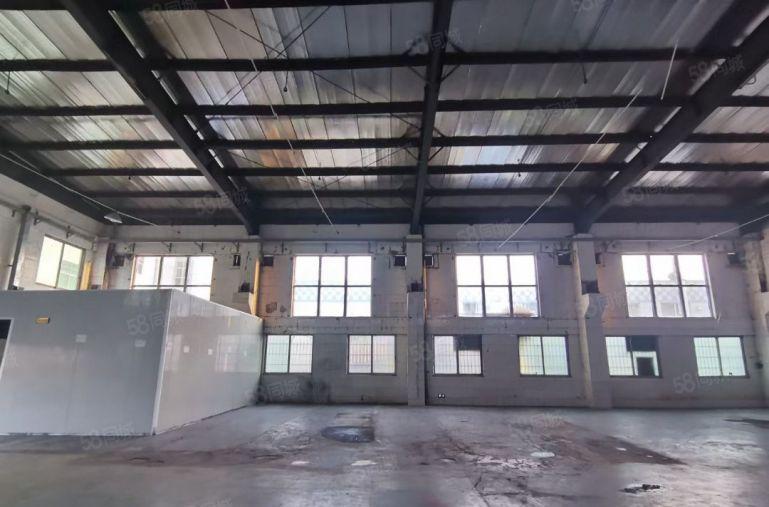 塘厦科苑城单一层带牛角厂房700平出租，高8米带装修空地大