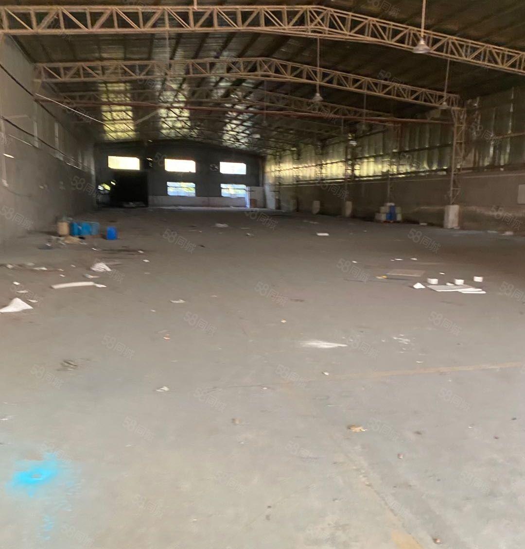 塘厦莆心湖新空出1楼2500平厂房出租，好进大车入住即可生产