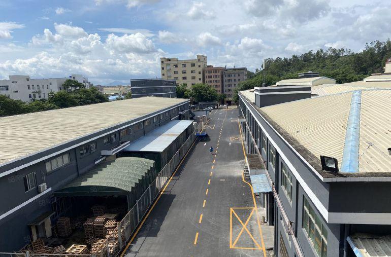 塘厦镇靠近观澜园区分租12楼7000平，现成水电豪装办公室