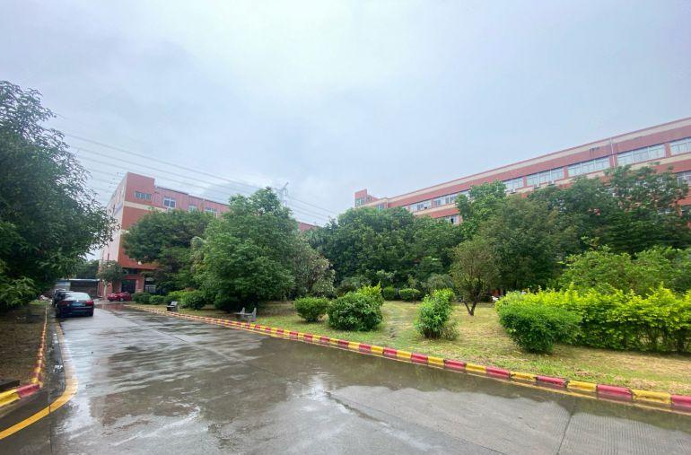 空出，0公摊一楼696平方带现成装修，