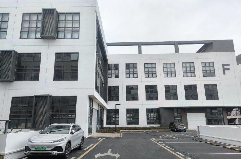 塘厦原房东一二楼各2000平精装修厂房仓库，大小分租水电齐全