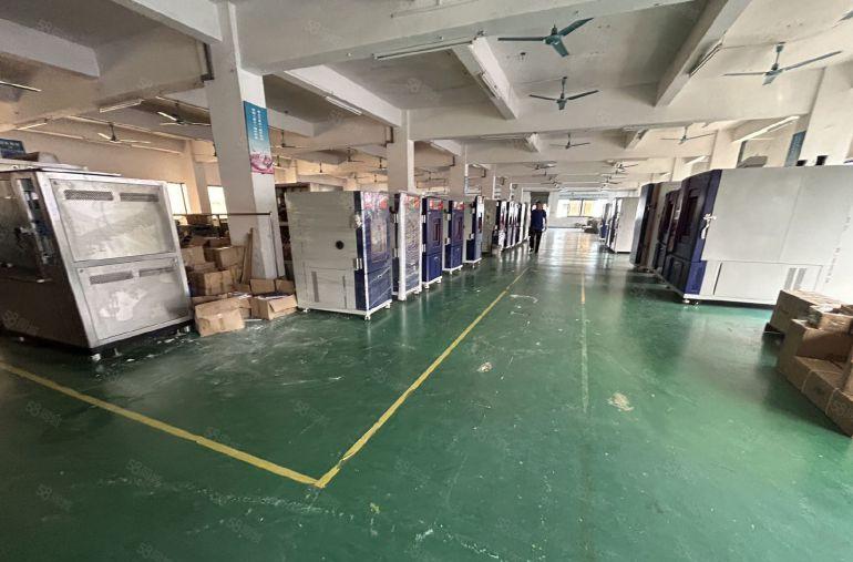 塘厦莲湖原房东直租标准3楼900平，现成地坪漆装修，水电齐全