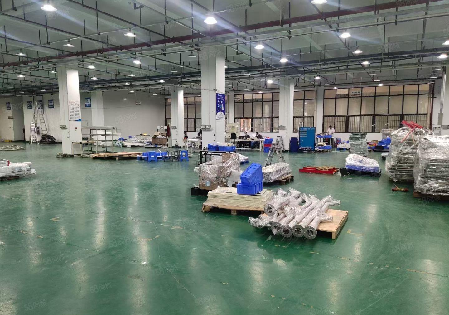 塘厦邻深高速口红本一楼3000平仓库厂房低价出租，有现成行车